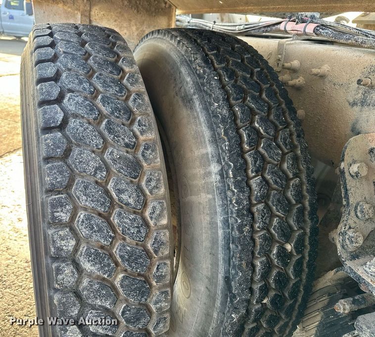 image for item NM9126 2006 International Paystar 5600i  ready mix truck