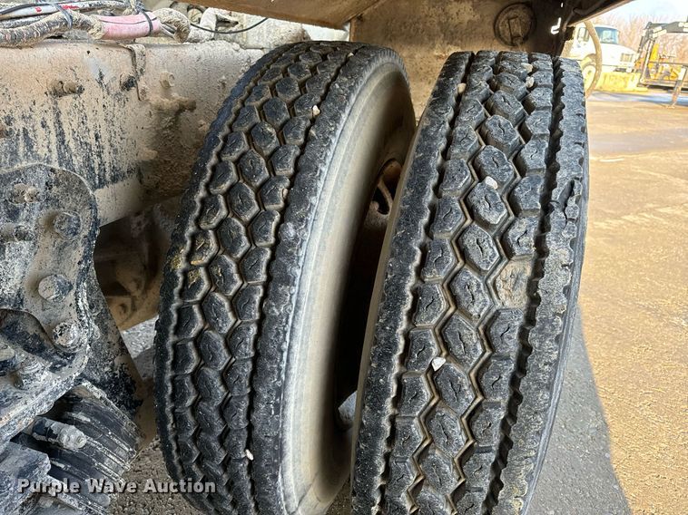 image for item NM9126 2006 International Paystar 5600i  ready mix truck