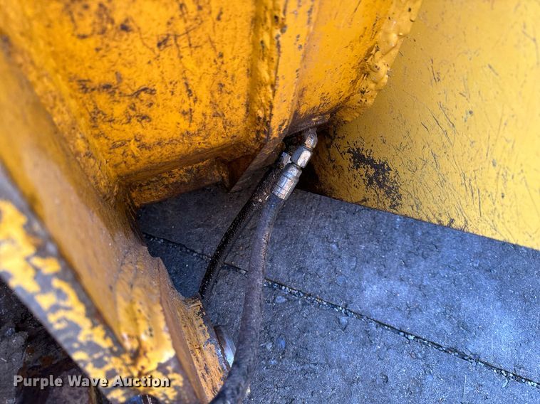 image for item NM9127 2014 John Deere 755k  track loader