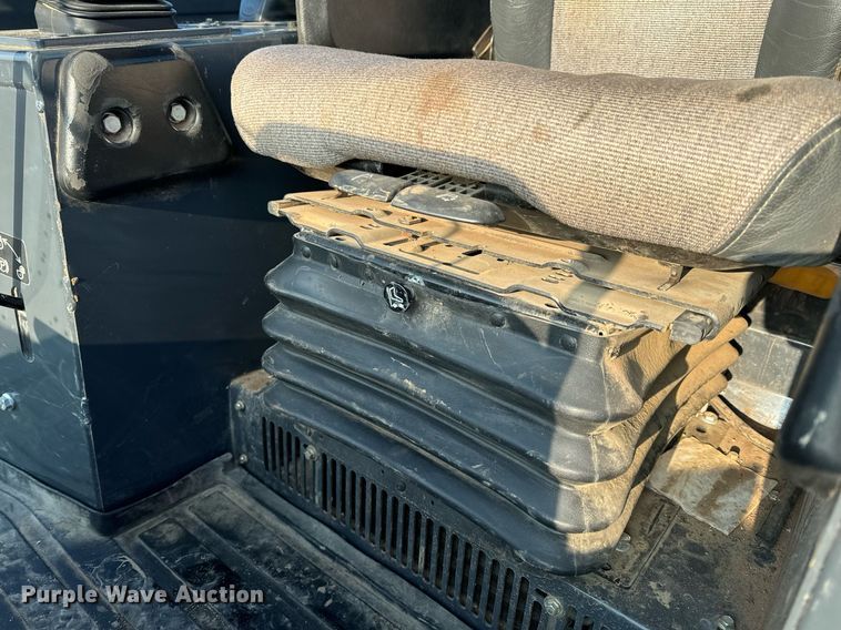 image for item NM9127 2014 John Deere 755k  track loader