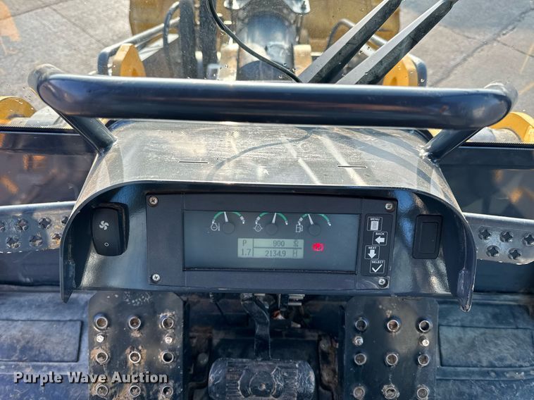 image for item NM9127 2014 John Deere 755k  track loader