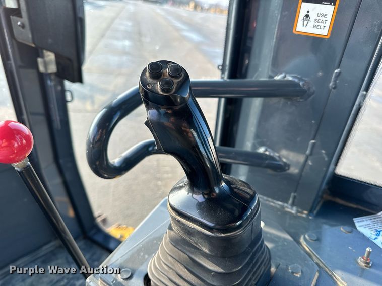 image for item NM9127 2014 John Deere 755k  track loader