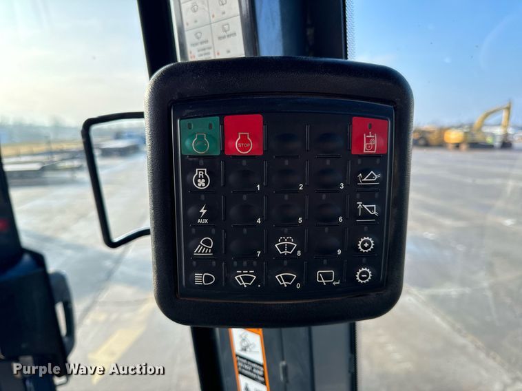 image for item NM9127 2014 John Deere 755k  track loader