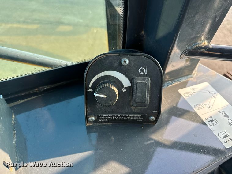 image for item NM9127 2014 John Deere 755k  track loader