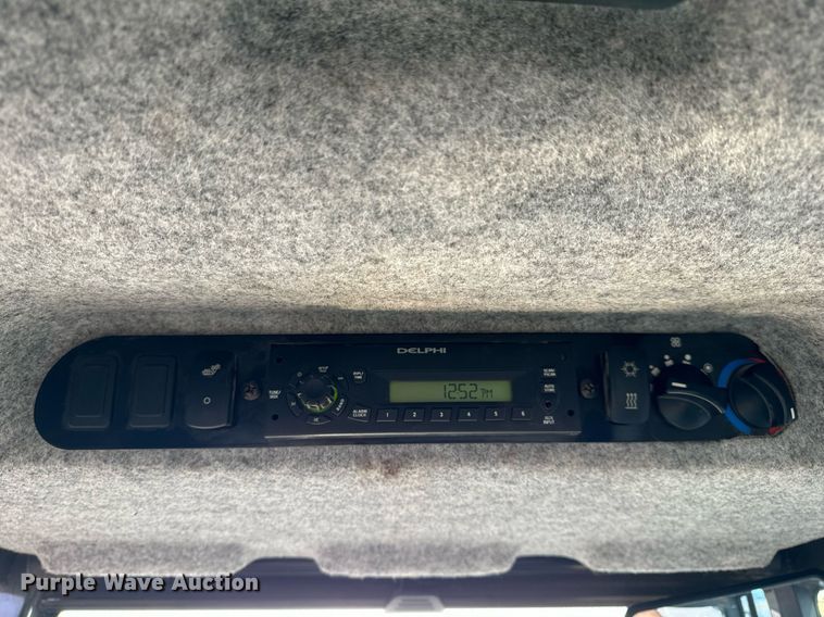 image for item NM9127 2014 John Deere 755k  track loader