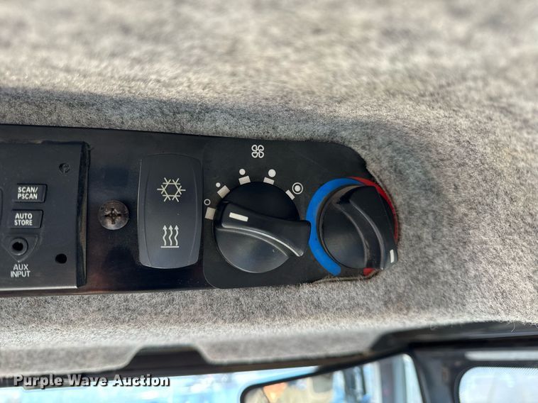 image for item NM9127 2014 John Deere 755k  track loader