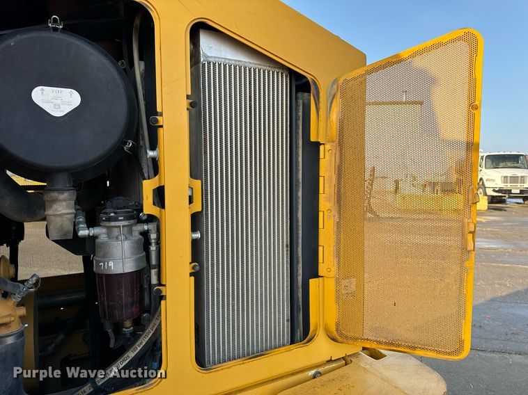 image for item NM9127 2014 John Deere 755k  track loader