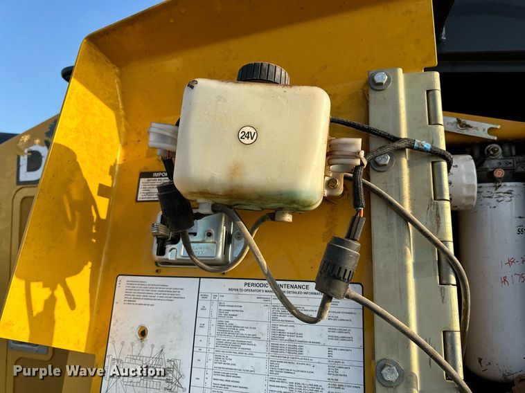 image for item NM9127 2014 John Deere 755k  track loader