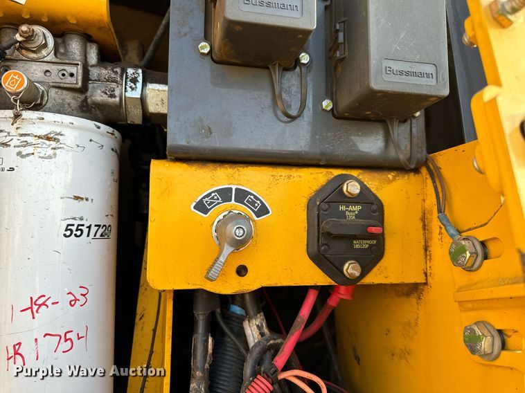 image for item NM9127 2014 John Deere 755k  track loader