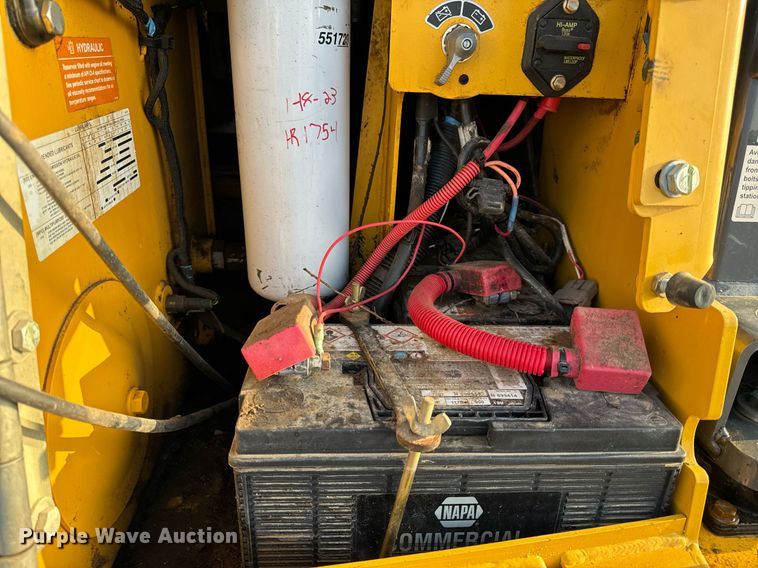 image for item NM9127 2014 John Deere 755k  track loader