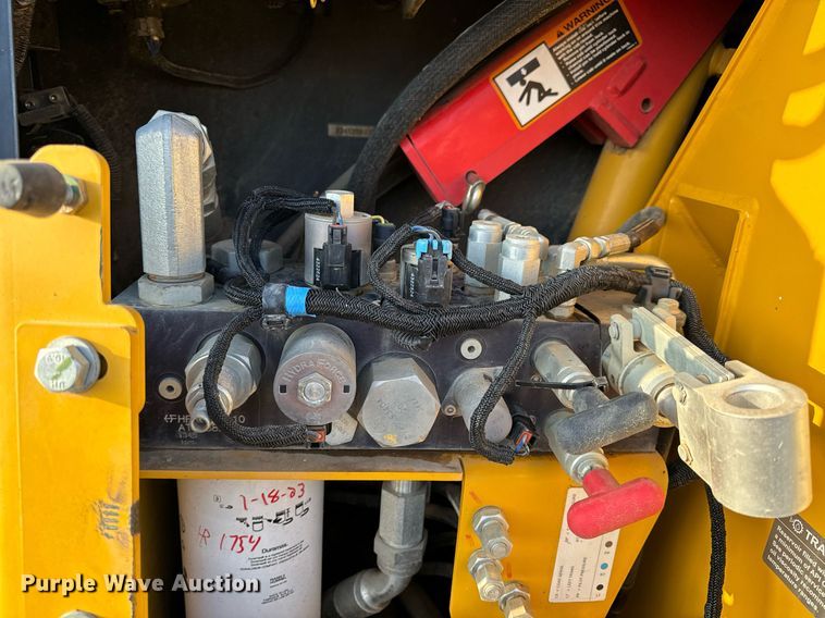 image for item NM9127 2014 John Deere 755k  track loader