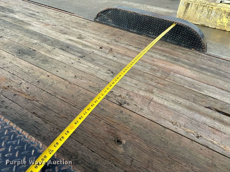 image for item NM9131 2009 Trailerman CSG7202S14  equipment trailer