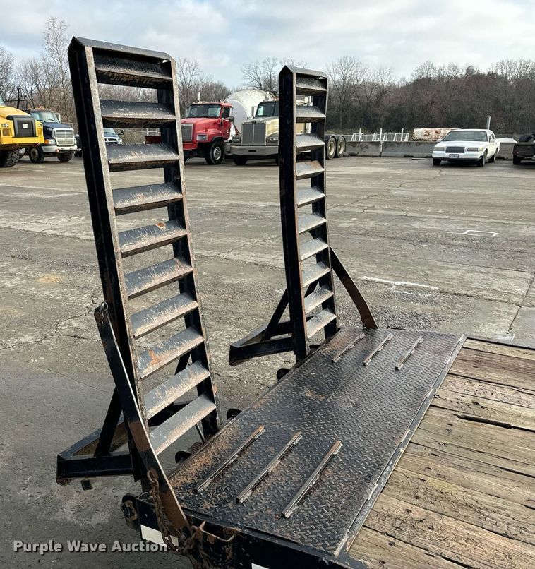 image for item NM9131 2009 Trailerman CSG7202S14  equipment trailer