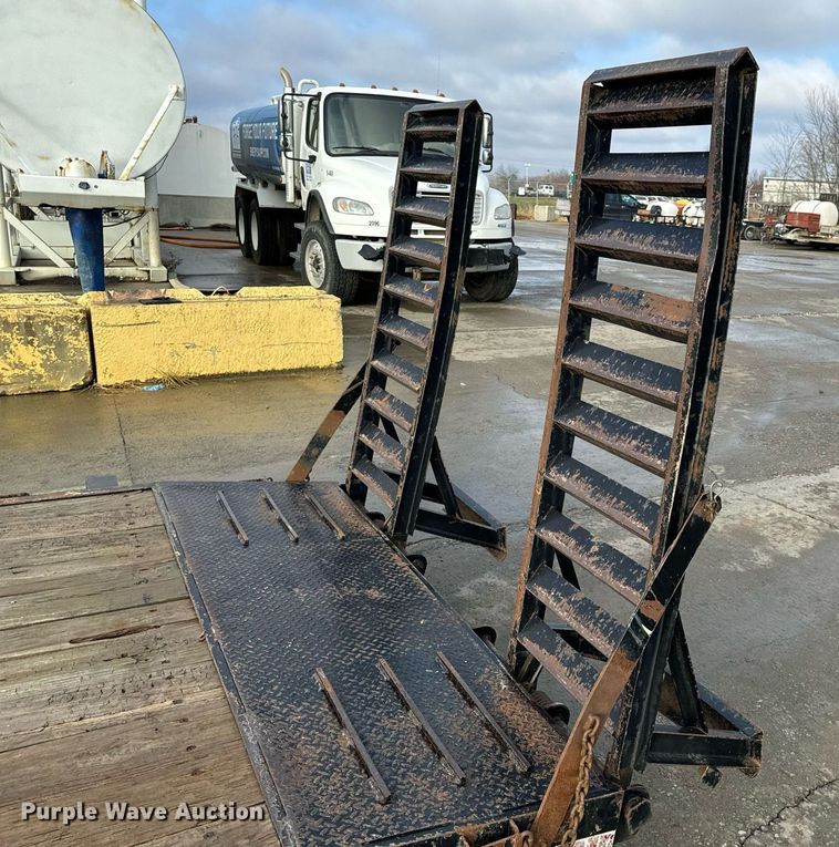 image for item NM9131 2009 Trailerman CSG7202S14  equipment trailer