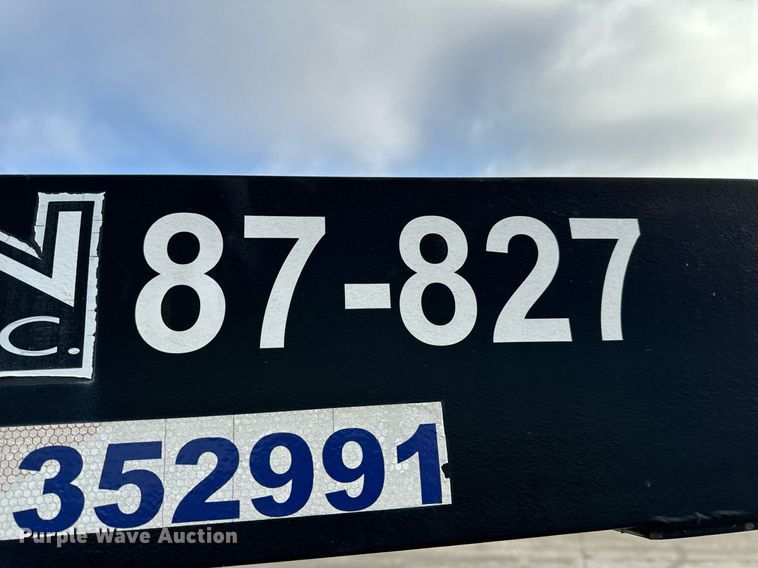 image for item NM9131 2009 Trailerman CSG7202S14  equipment trailer