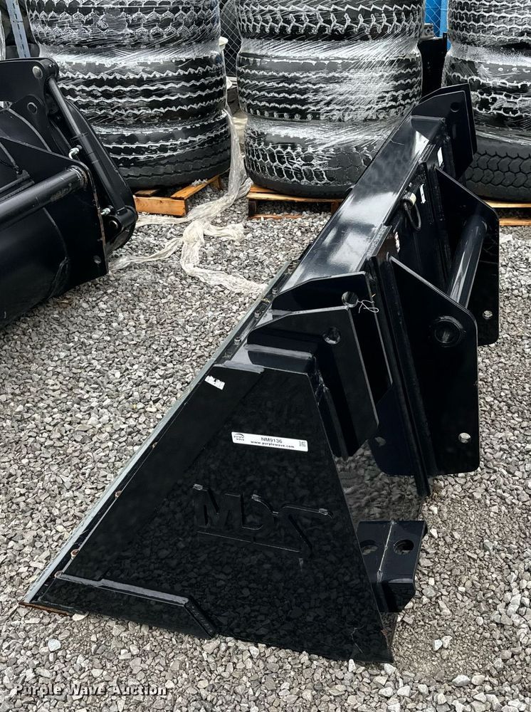 image for item NM9136 2021 MDS 11520-70-129  84" W telehandler bucket