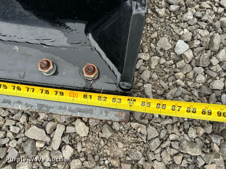 image for item NM9136 2021 MDS 11520-70-129  84" W telehandler bucket