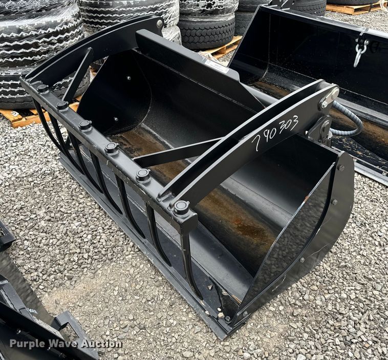 image for item NM9137 2018 Manitou CBG1850DAFU  72" telehandler grapple bucket