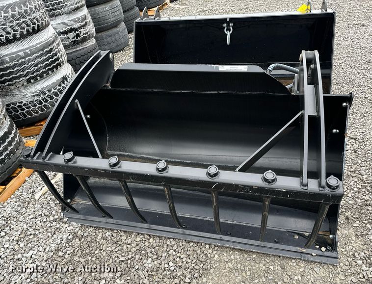 image for item NM9137 2018 Manitou CBG1850DAFU  72" telehandler grapple bucket