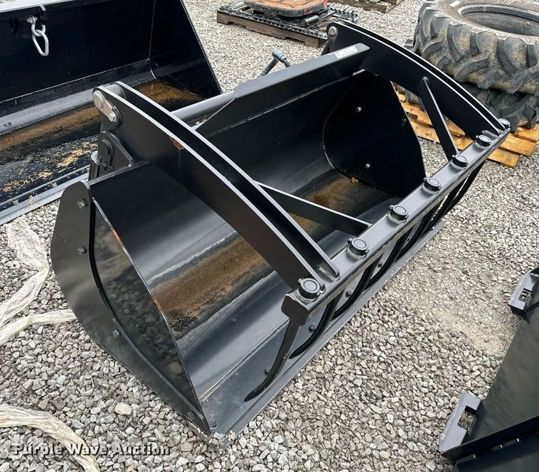 image for item NM9137 2018 Manitou CBG1850DAFU  72" telehandler grapple bucket