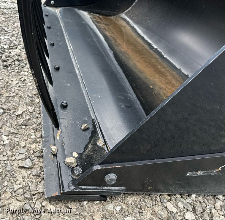 image for item NM9137 2018 Manitou CBG1850DAFU  72" telehandler grapple bucket