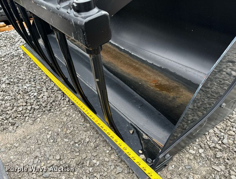 image for item NM9137 2018 Manitou CBG1850DAFU  72" telehandler grapple bucket