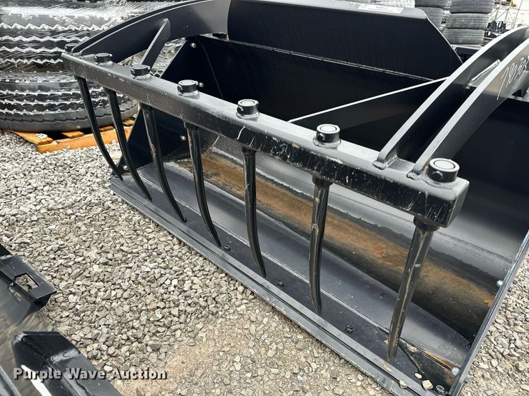 image for item NM9137 2018 Manitou CBG1850DAFU  72" telehandler grapple bucket