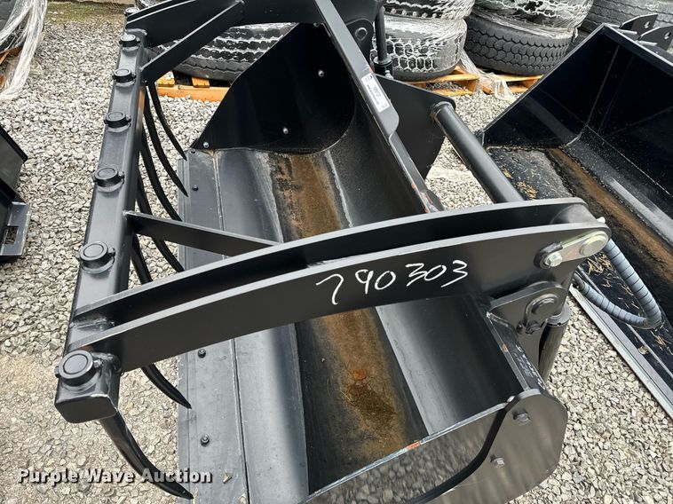 image for item NM9137 2018 Manitou CBG1850DAFU  72" telehandler grapple bucket