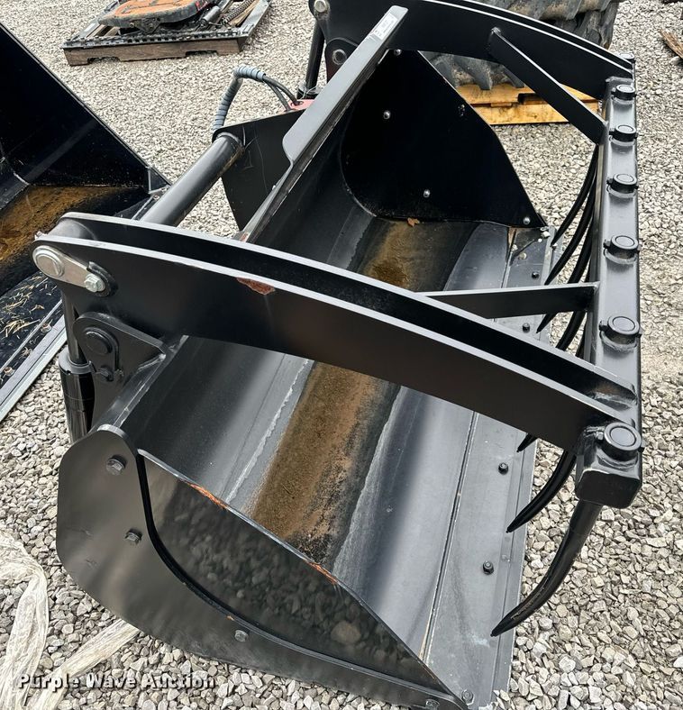 image for item NM9137 2018 Manitou CBG1850DAFU  72" telehandler grapple bucket