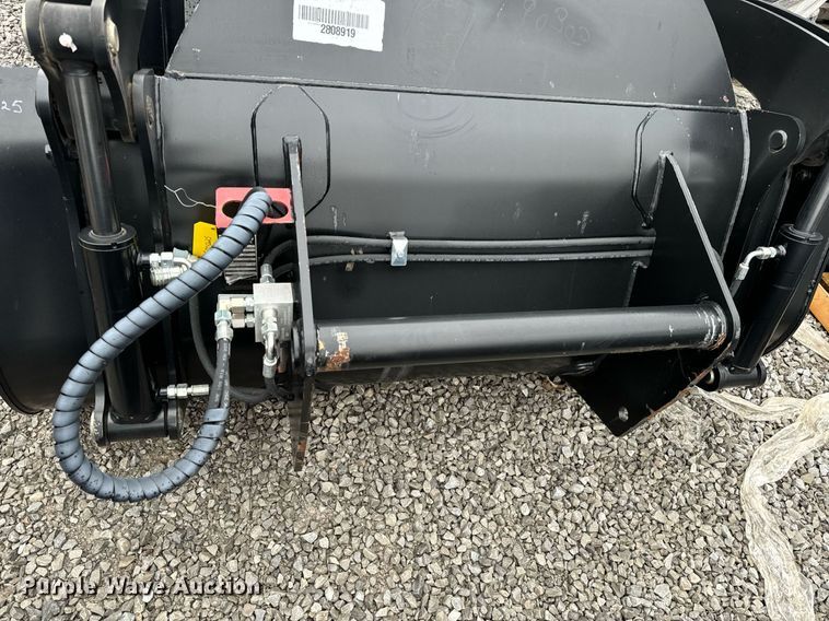 image for item NM9137 2018 Manitou CBG1850DAFU  72" telehandler grapple bucket