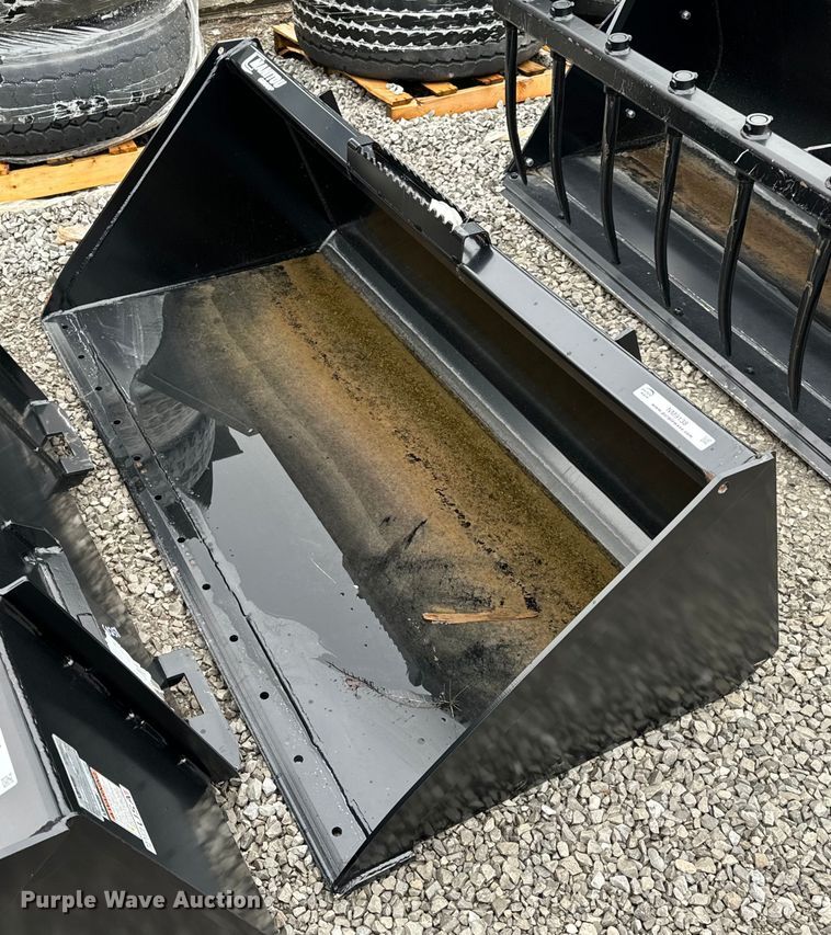 image for item NM9138 2022 Manitou 502511  skid steer bucket