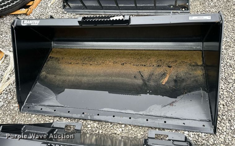 image for item NM9138 2022 Manitou 502511  skid steer bucket