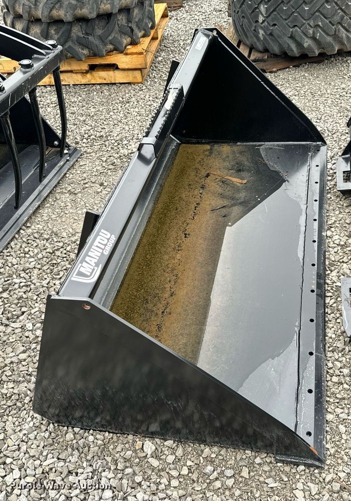 image for item NM9138 2022 Manitou 502511  skid steer bucket