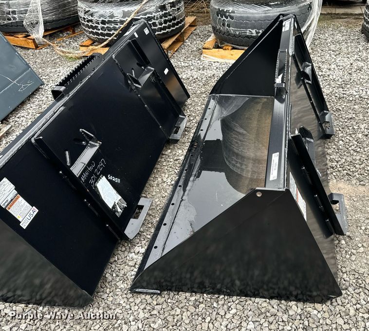 image for item NM9138 2022 Manitou 502511  skid steer bucket