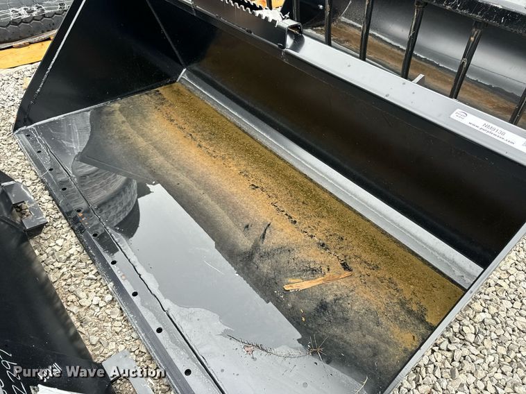 image for item NM9138 2022 Manitou 502511  skid steer bucket