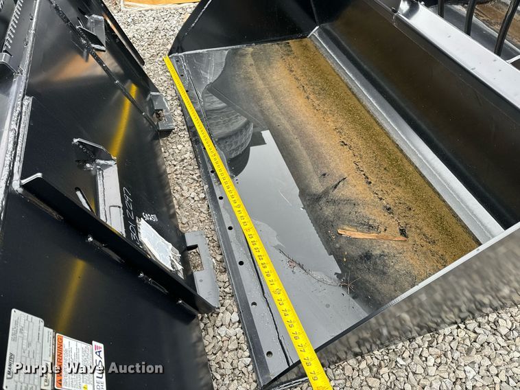 image for item NM9138 2022 Manitou 502511  skid steer bucket