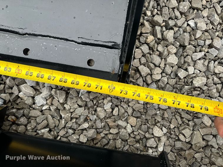 image for item NM9138 2022 Manitou 502511  skid steer bucket