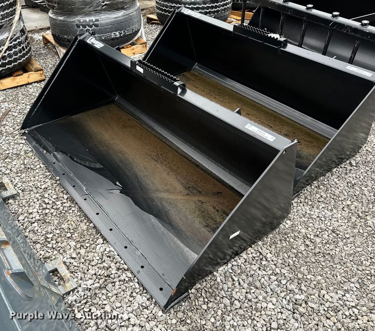 image for item NM9139 2022 Manitou 502511  skid steer bucket