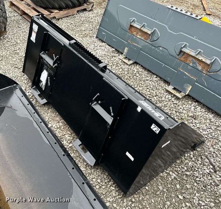 image for item NM9139 2022 Manitou 502511  skid steer bucket