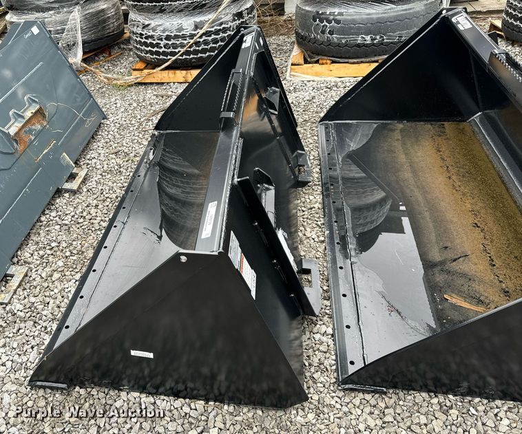 image for item NM9139 2022 Manitou 502511  skid steer bucket