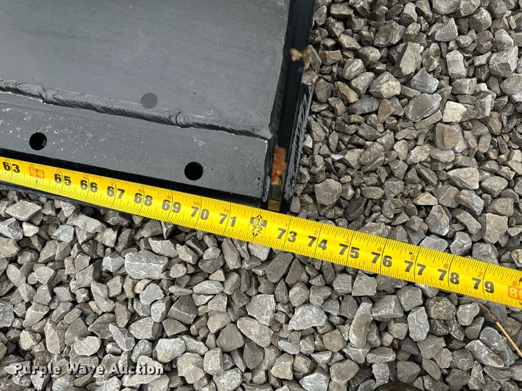 image for item NM9139 2022 Manitou 502511  skid steer bucket