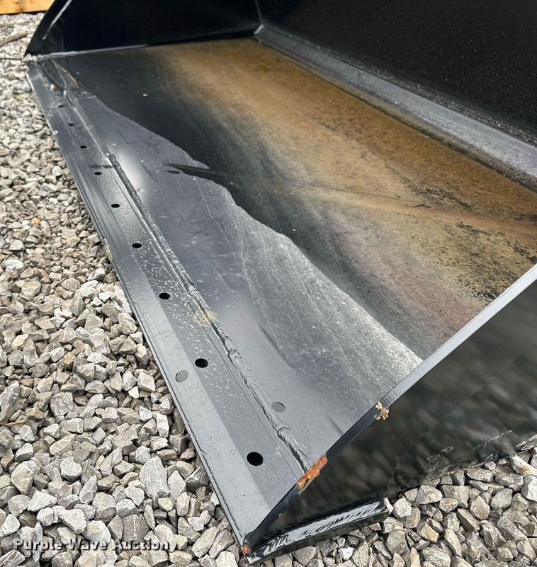 image for item NM9139 2022 Manitou 502511  skid steer bucket