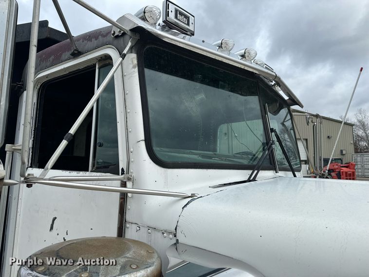 image for item NM9165 1984 Kenworth W900  dump truck