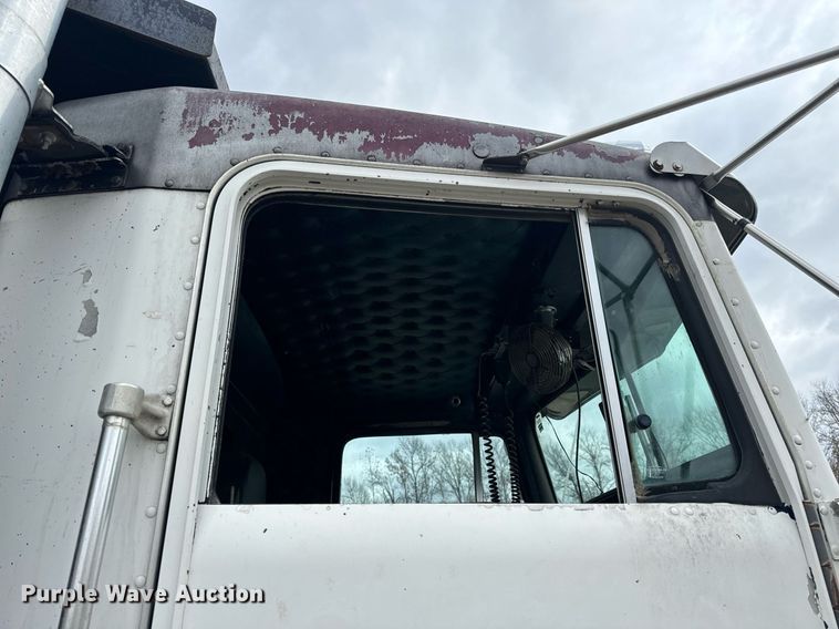 image for item NM9165 1984 Kenworth W900  dump truck