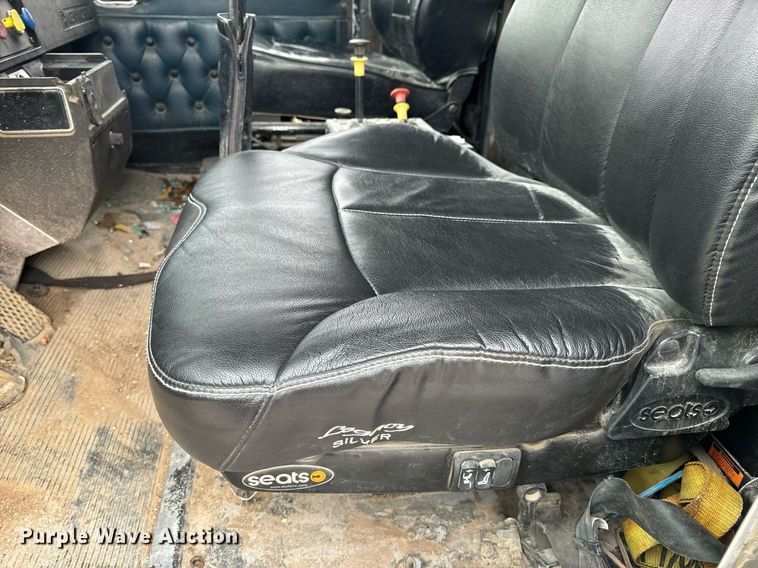 image for item NM9165 1984 Kenworth W900  dump truck