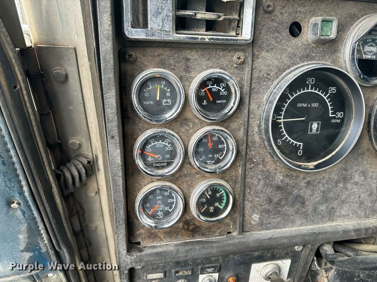 image for item NM9165 1984 Kenworth W900  dump truck