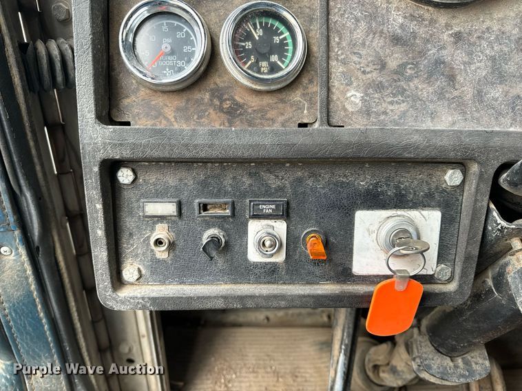 image for item NM9165 1984 Kenworth W900  dump truck