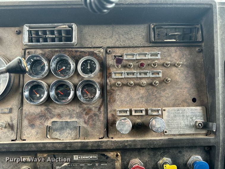 image for item NM9165 1984 Kenworth W900  dump truck