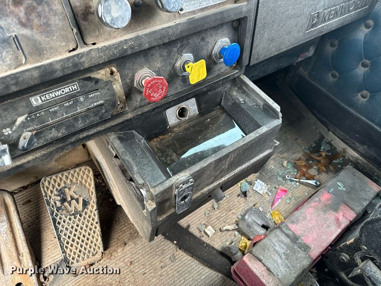 image for item NM9165 1984 Kenworth W900  dump truck