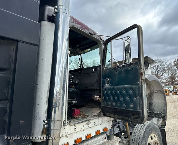 image for item NM9165 1984 Kenworth W900  dump truck